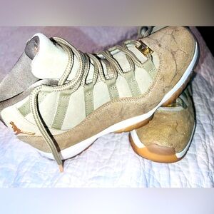 Size 10 Women Jordan 11 Olive. Worn once! 💚